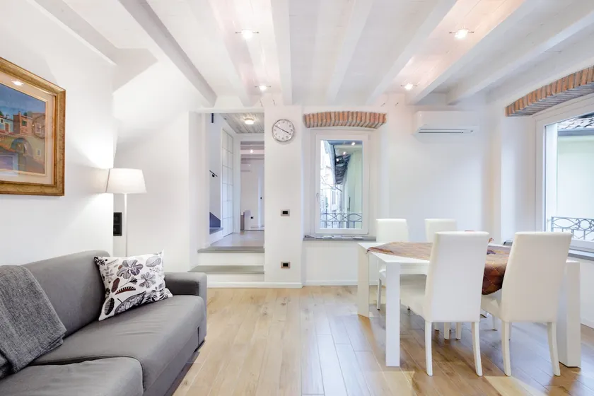 Fully-equipped and Modern Three-room Apartment Overlooking the Lake - Image 1