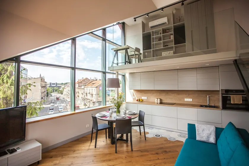 Penthouse in the City Center - Image 1
