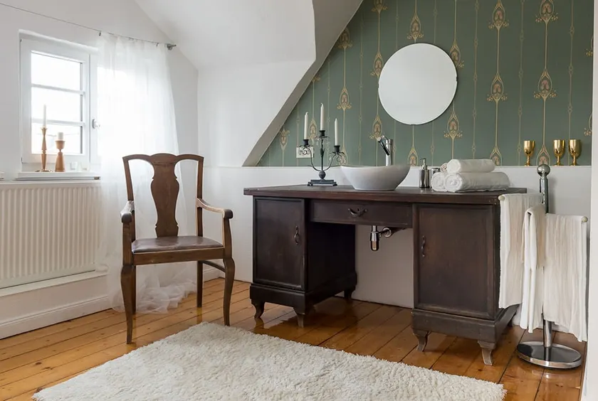 Romantic attic apartment, premium location, old building - Image 1