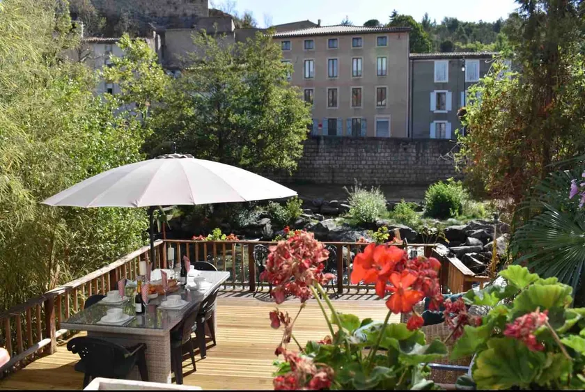 Riverside 4 bed house full of character and charm - Image 1
