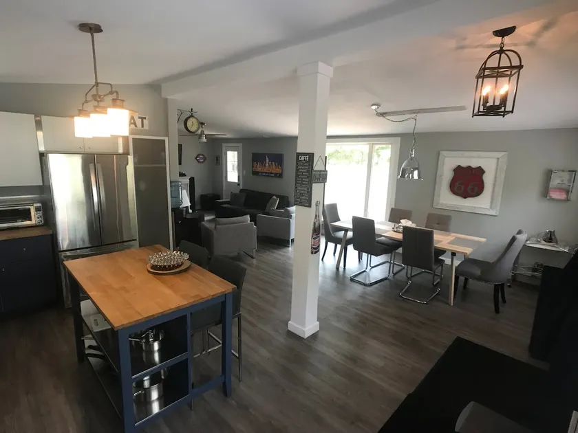 TOTALLY RENOVATED CLOSE TO THE BEACH - Image 1
