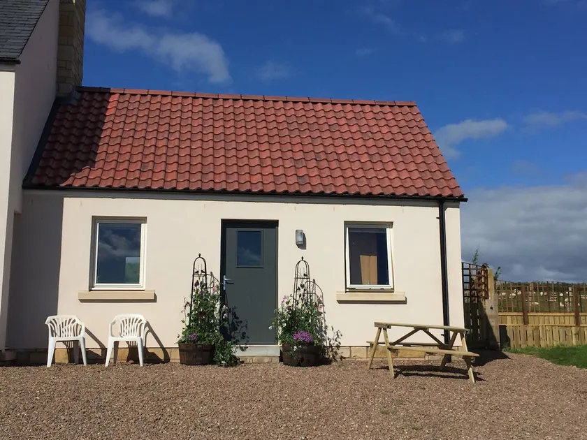 Farm Cottage Annex with Stunning Sea Views - Image 1