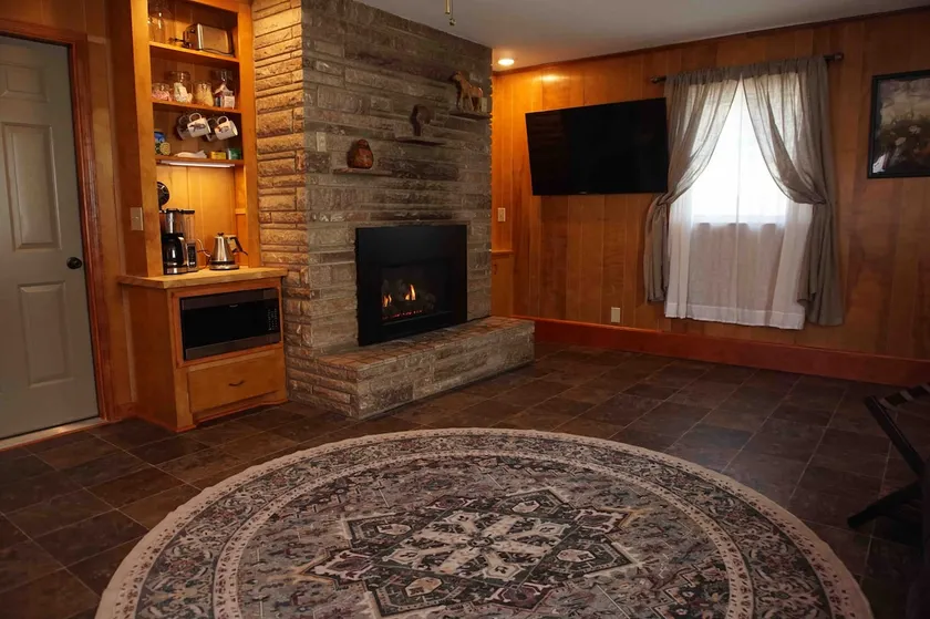 Cozy Studio at Little Bear Farm-Petfriendly - Image 1