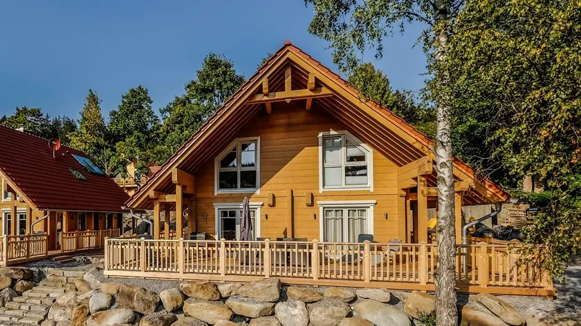 Symbiosis of luxury and log cabin coziness - Image 1