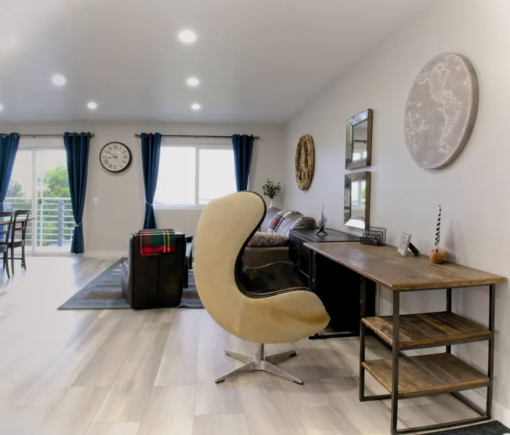 Modern Oceanview 2-Bed Apartment Home - Image 1