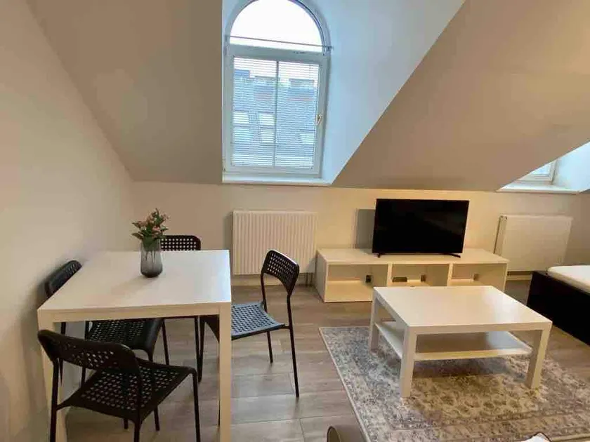 Central Apartment in Vienna near metro (800m) - T21 - Image 1