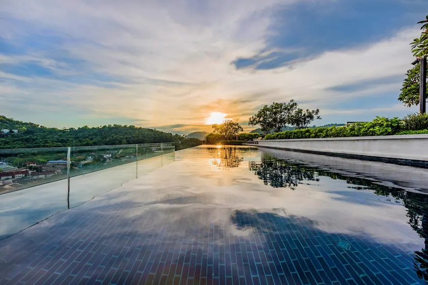 Luxury Room & Roof Top Pool in Phuket Town #H262 - Image 1