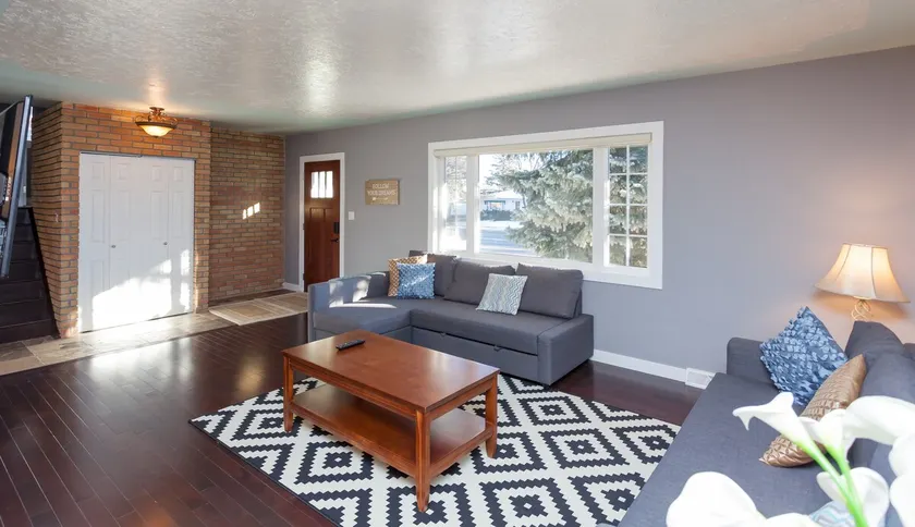Executive West Side 4 BR/2 Bth Home. Near Downtown - Image 1