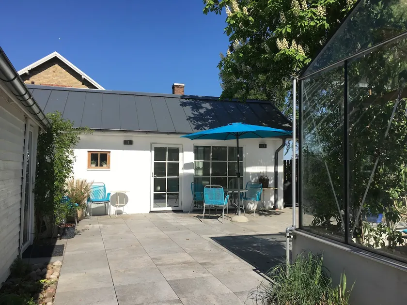 Farhult Beautiful new guesthouse with greenhouse - Image 1