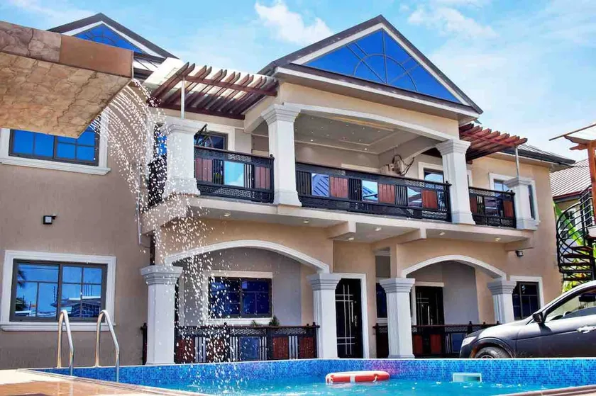 Lovely 2-bedroom serviced apartment with pool. - Image 1