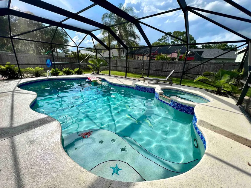 Cozy house with private pool and heated jacuzzi - Image 1