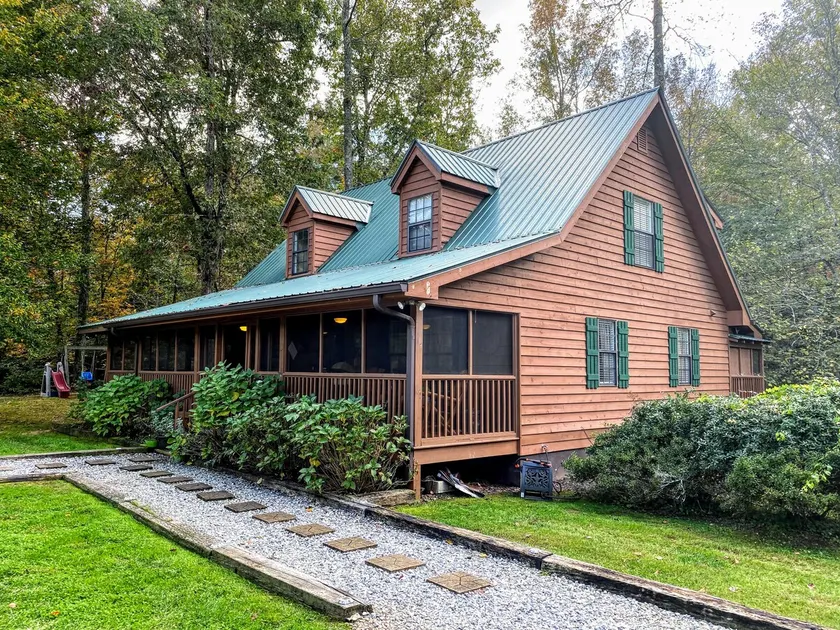 Relax and Unwind at the Creekside Cottage! Near wineries & dog friendly. - Image 1