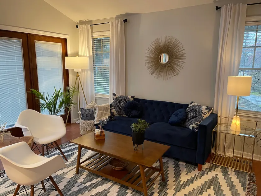 1 block to PSU! 2 bdrm/1bath. Walk everywhere! - Image 1
