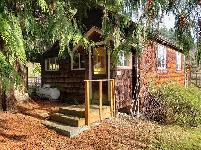 The Cabin at Cedar Farm: Spring-fed farm retreat - Image 1
