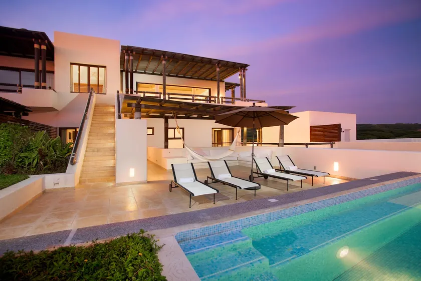 Beachfront 5BR penthouse: Chef, Pool @veneros mita - Image 1