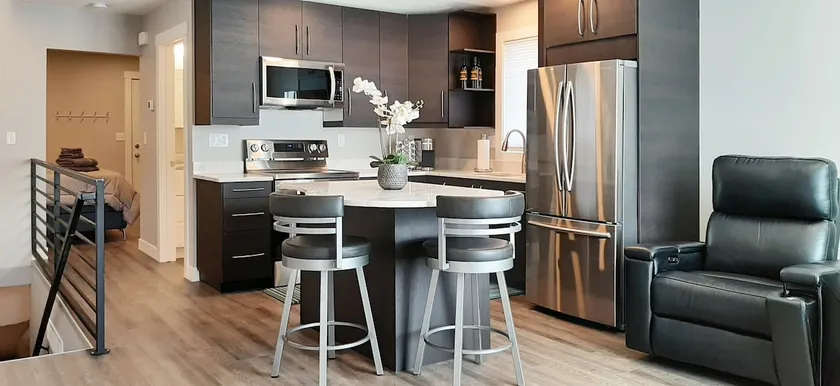 Beautifully Designed Space. One Mile to Mayo Clinic. - Image 1