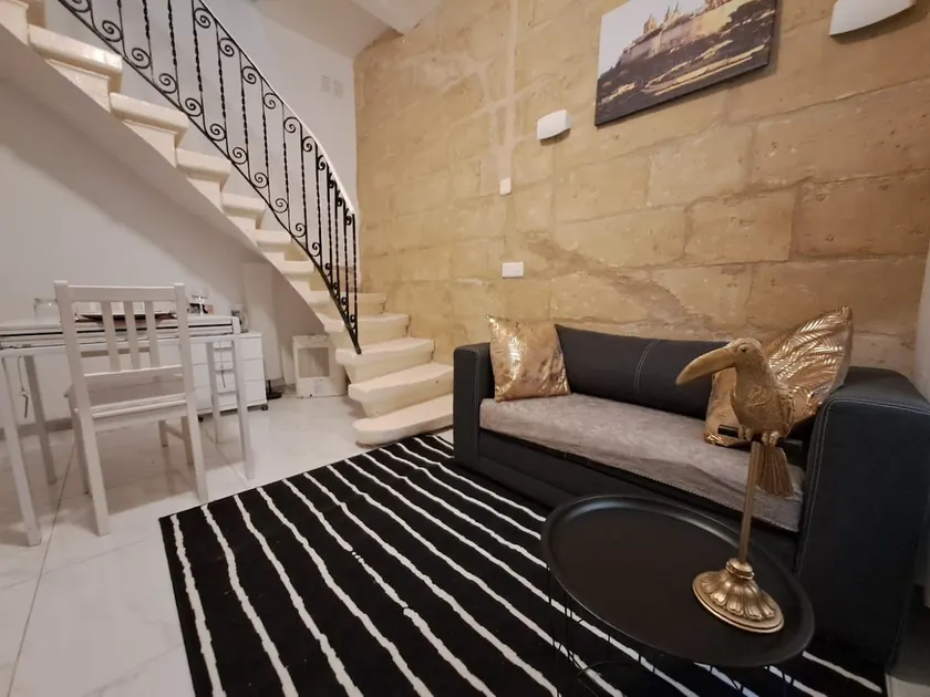 Charming little renovated Maltese house - Image 1