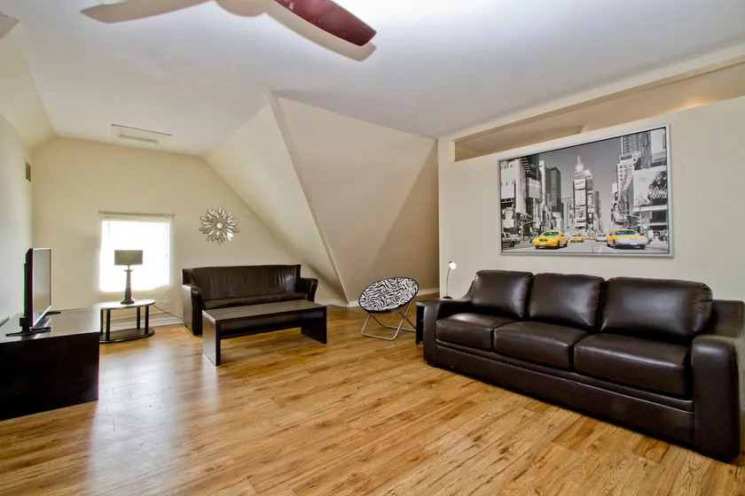 Spacious Upper Loft 10 Min Walk To Falls #1 - Image 1