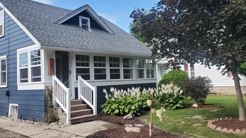 Three bedroom home near harbor and downtown - Image 1