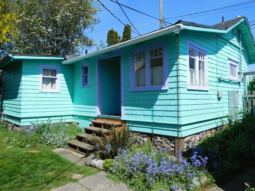 Northern Lights Backyard Cottage Near the Junction - Image 1