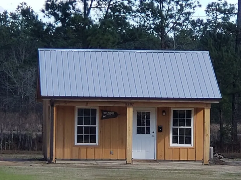 Farmhouse Cabin - Image 1
