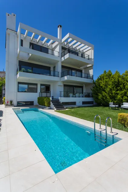 Sia's Luxury Maisonette - Image 1