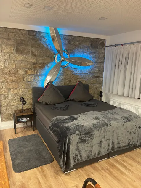 Propeller Guesthouse EG - Image 1