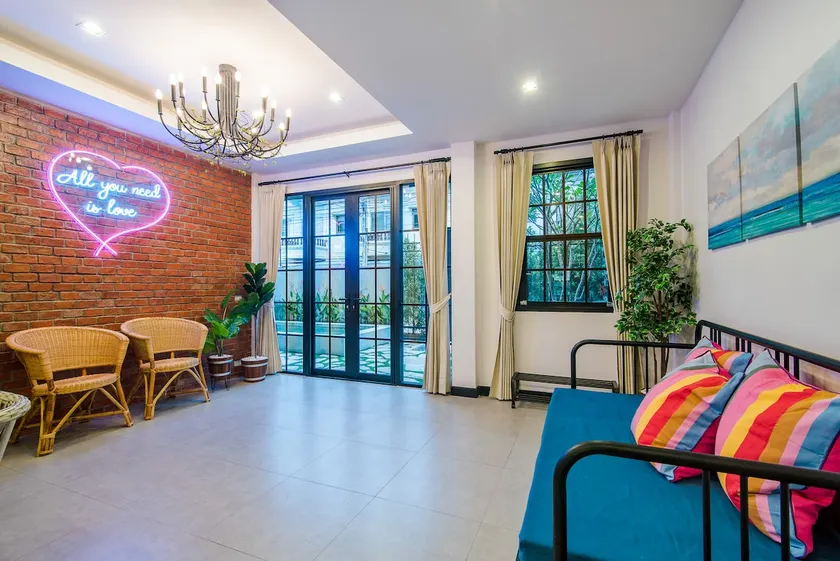 Seatown pool villa, walk to beach & shopping mall - Image 1
