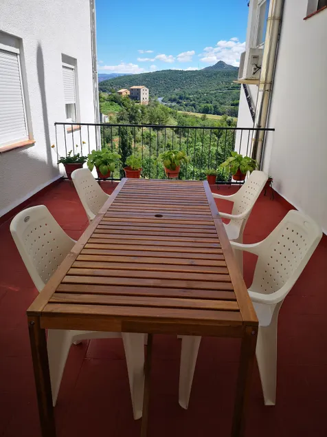 Entire house with a terrace with views - Image 1