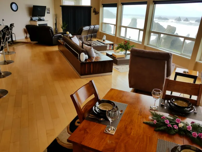 Unobstructed Oceanfront Luxury home PET FREE - Image 1