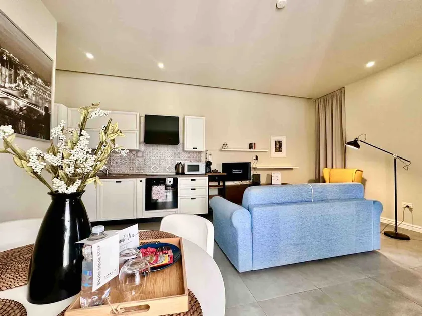 Lovely, Modern Apt next toThe Sea Front - Image 1