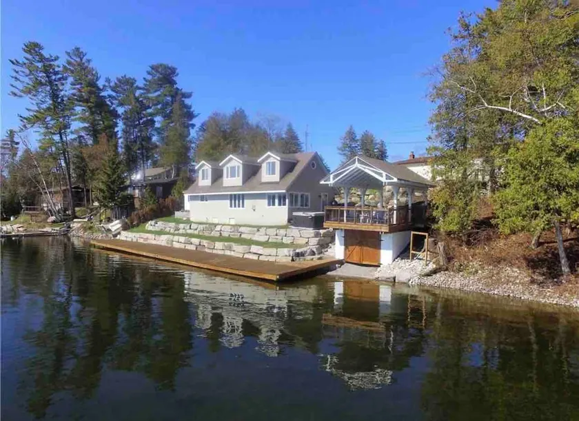 Kawartha Lakes , Chemong lake front property - Image 1