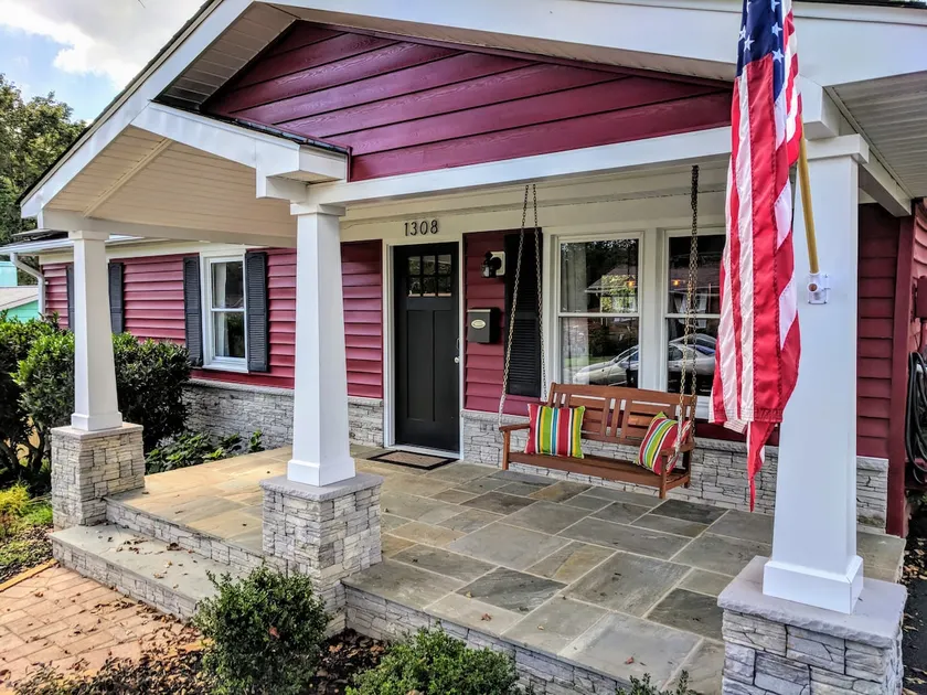 100% Solar Home! Guilt Free Living 1 mile from DT - Image 1