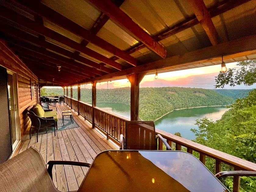 LAKE N LOGS - Stunning views at a lakeside cabin - Image 1