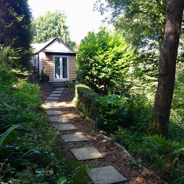 Cosy, private 1 bedroom cottage set in woodland. - Image 1