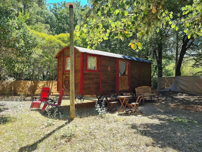 Western-style caravan in the heart of Luberon - Image 1
