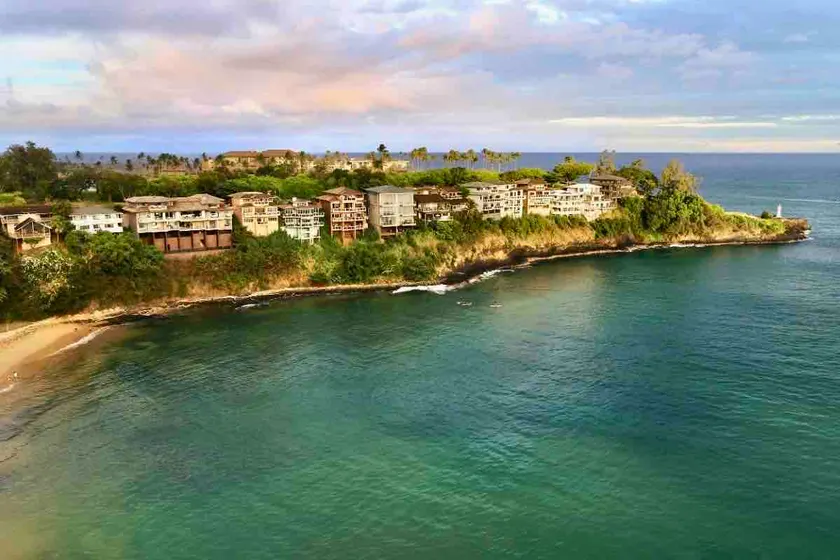 Honu Oceanfront Beach Home: sleeps 9! - Image 1