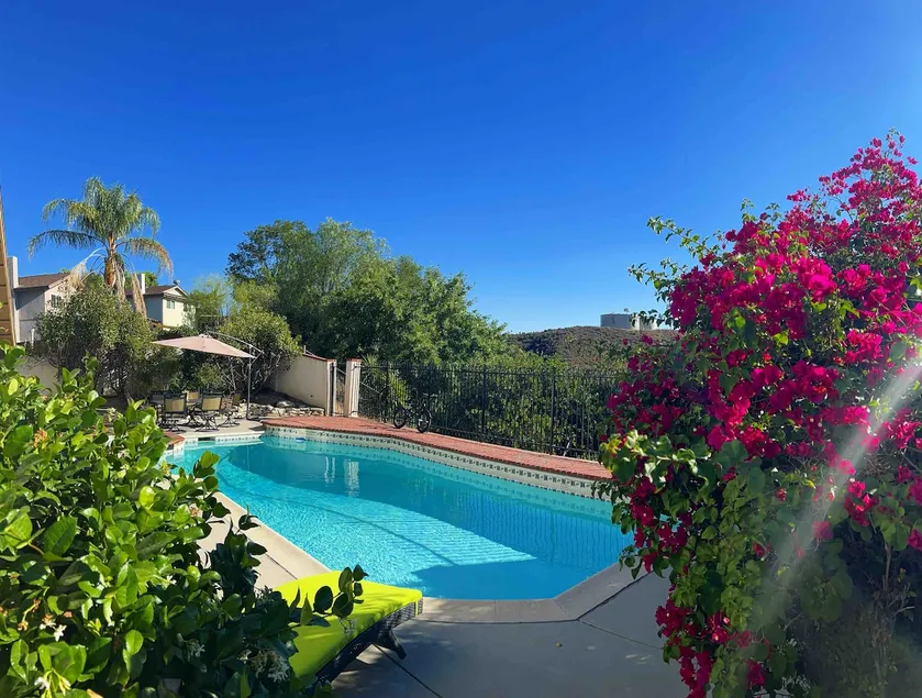 Cheerful four bedroom house with charming view! - Image 1