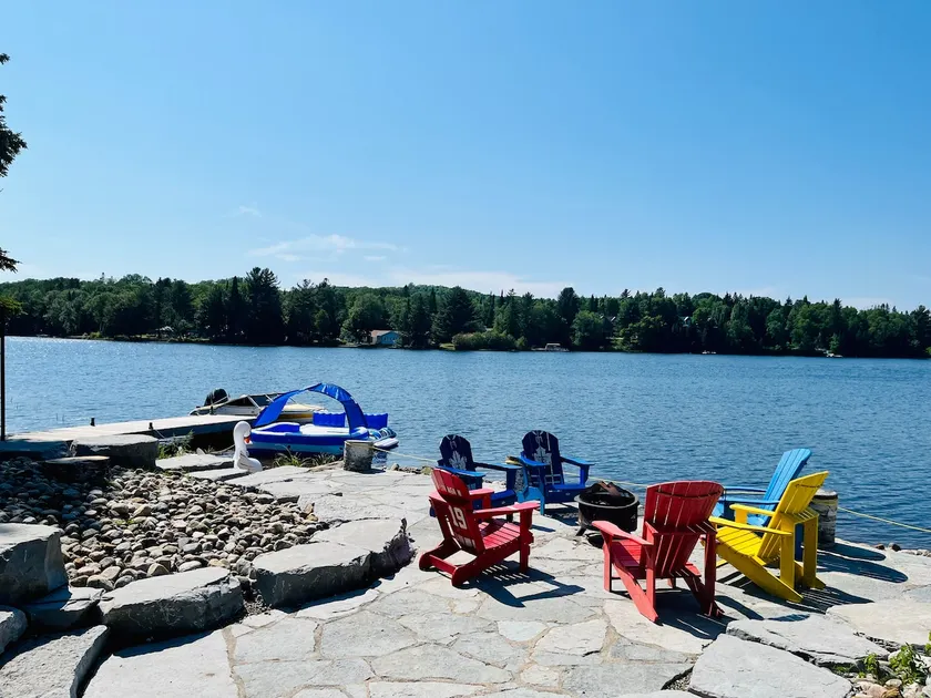 Beautiful 4 Season Lakefront Cottage - Image 1