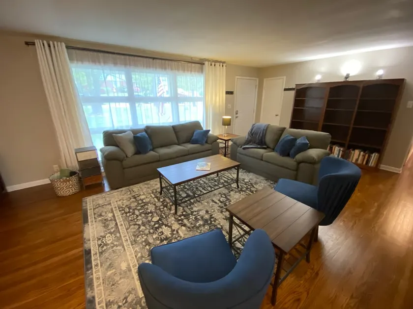 Quiet City Home, 7-8 min to Downtown Knox - Image 1