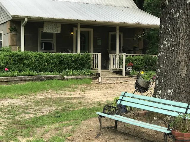 Judy's Country Cottage - Image 1