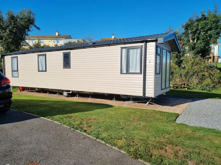 Beautiful 3 bedroom caravan on 5* holiday park. - Image 1