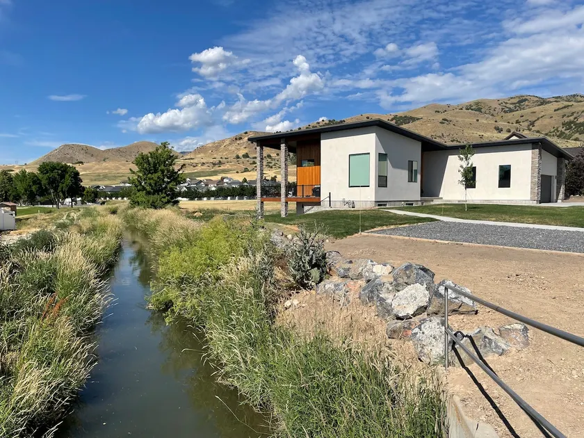 Modern Apt w/ Private Entry & Patio - Mtn Views - Image 1