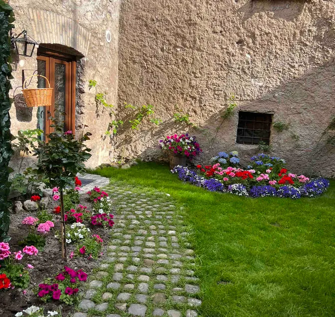 Flora Suite with private garden - Image 1