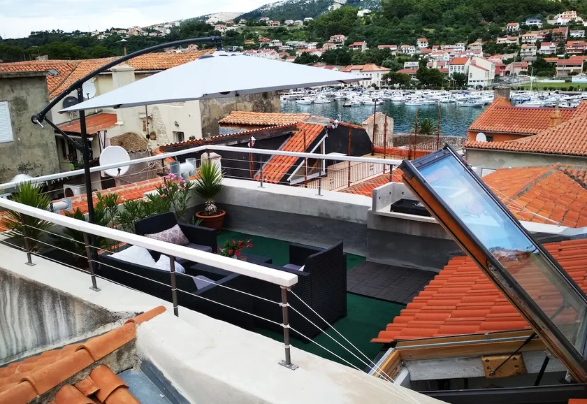 Casa di città vecchia con terrazza panoramica / vista sul porto e sulla città - Image 1