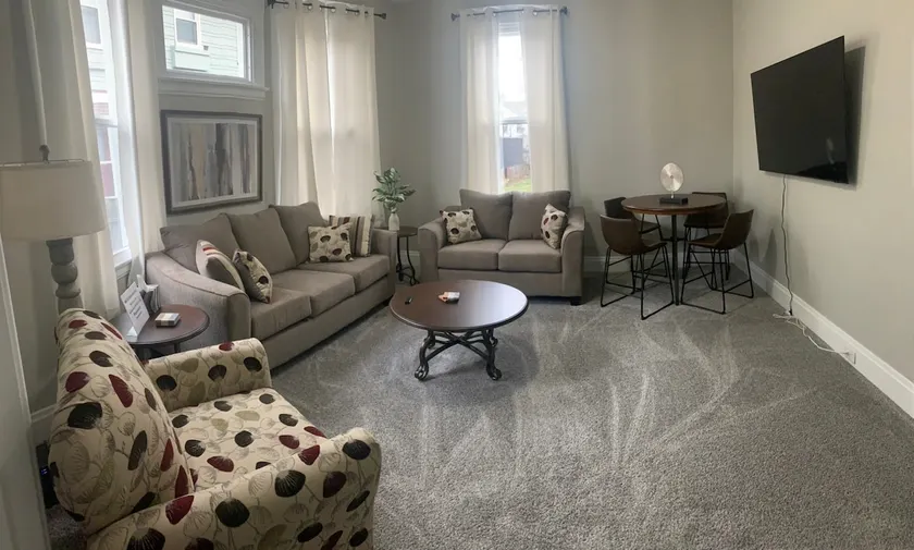 6 BR Home Just Minutes From Downtown Cincinnati - Image 1
