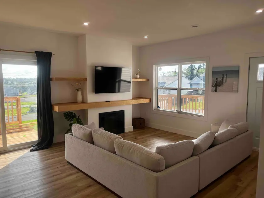 Beautiful,new 3 bdrm w/ King bed - Image 1