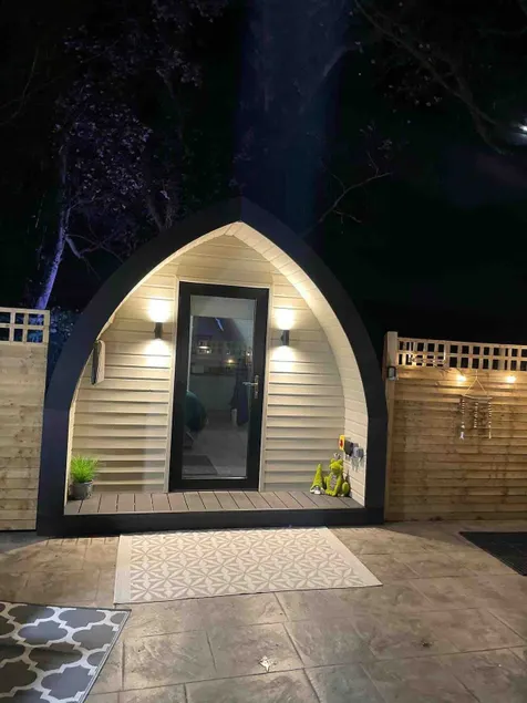 Paddock Pod - Sleeps 4 & Roofed Over Private Hot Tub & NEW SAUNA - Image 1