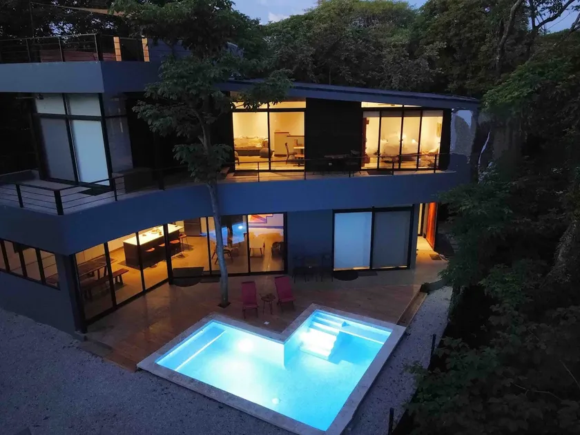 Modern Beach Home with Pool & Rooftop (150 metros) - Image 1