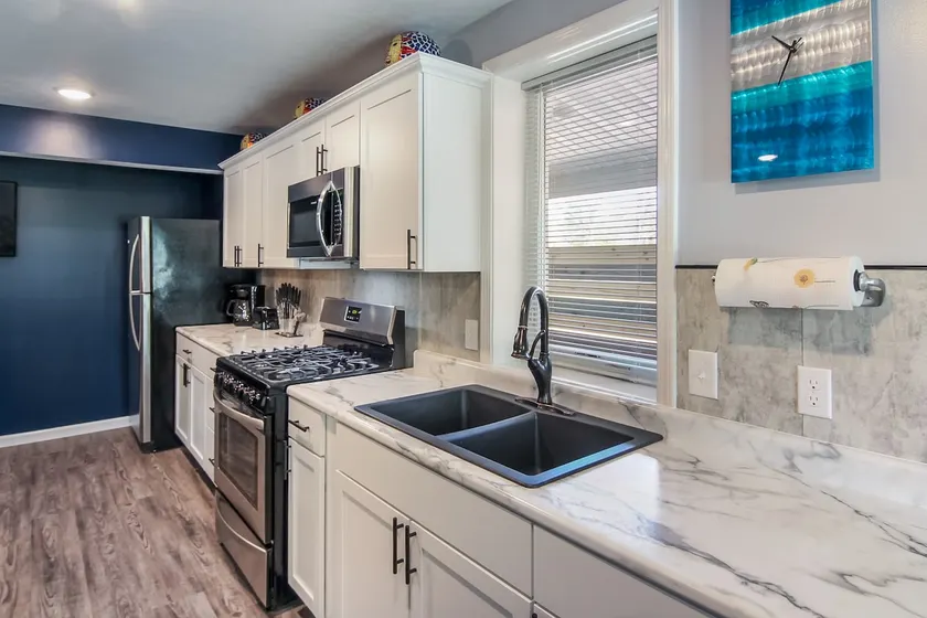 Cool Eclectic Vib Full Kitchen Crystal Mountain - Image 1